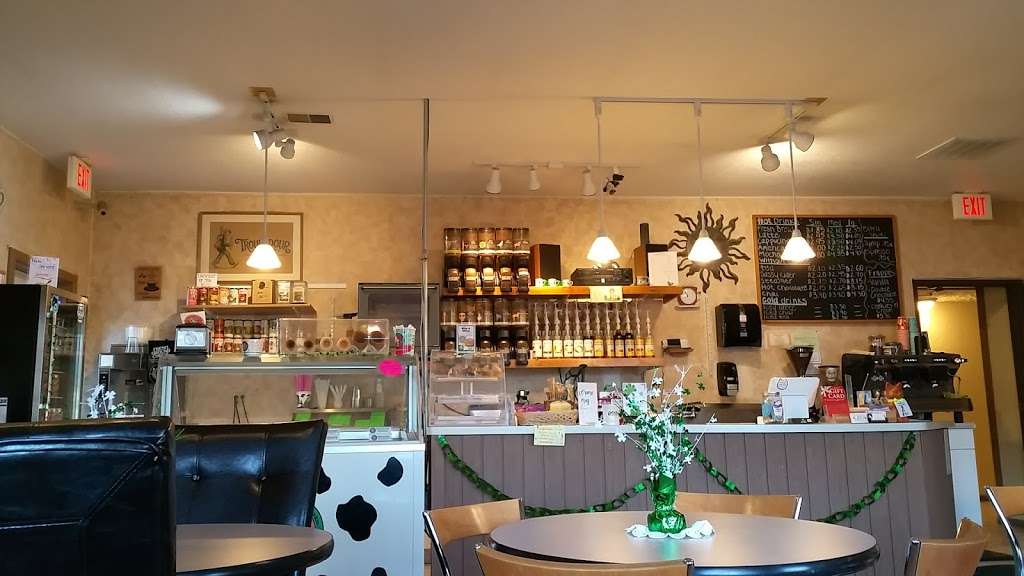 C Js Coffee & Cream | 209 Taft St, Palmyra, WI 53156, USA | Phone: (262) 495-4996