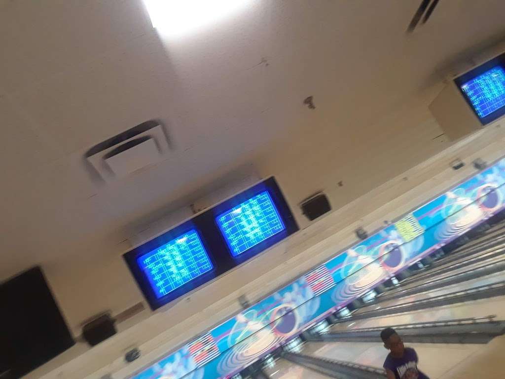 Belt Entertainment (Belt Bowl) | 210 N Belt Hwy, St Joseph, MO 64506, USA | Phone: (816) 233-1054