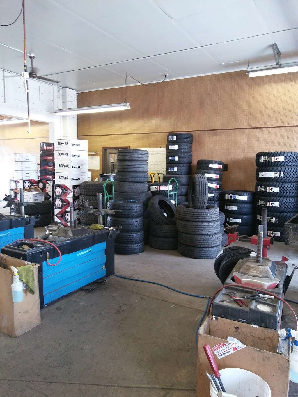 Blubaughs Tire & Wheel Sales | 11755 Buchanan Trail E, Waynesboro, PA 17268, USA | Phone: (717) 762-6735