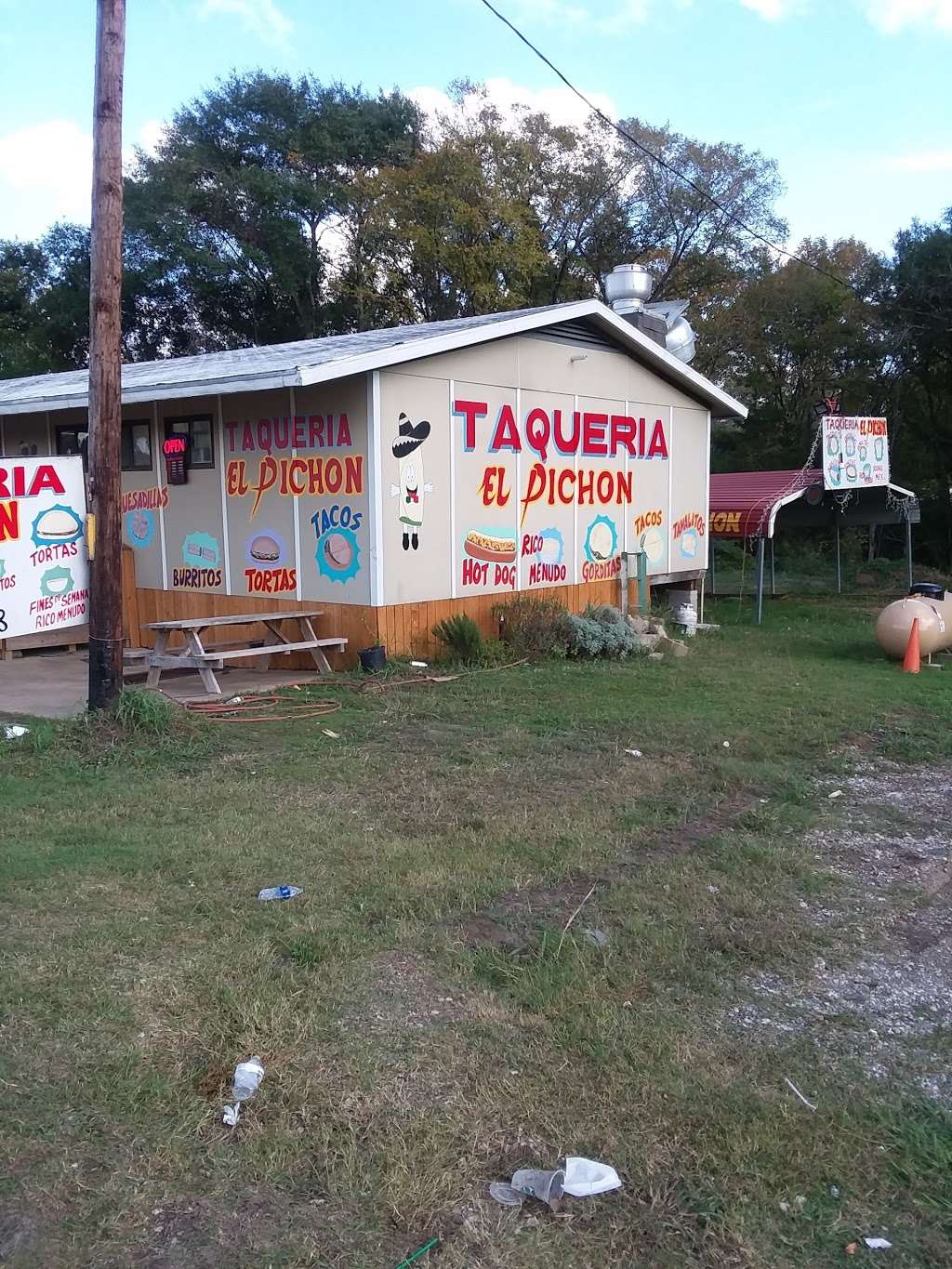 El Pichón | 15574 TX-105, Plantersville, TX 77363, USA | Phone: (281) 907-3368