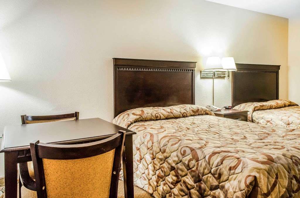 Rodeway Inn | 10 Hershey Rd, Shippensburg, PA 17257, USA | Phone: (717) 530-1234