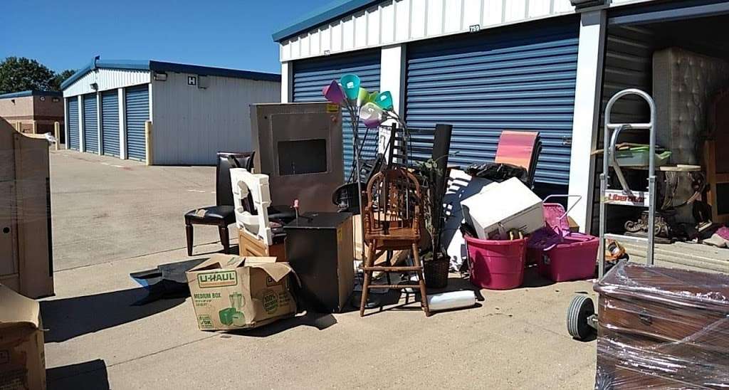 Junk Chunk | Frio Dr, Dallas, TX 75216, USA | Phone: (972) 833-2680