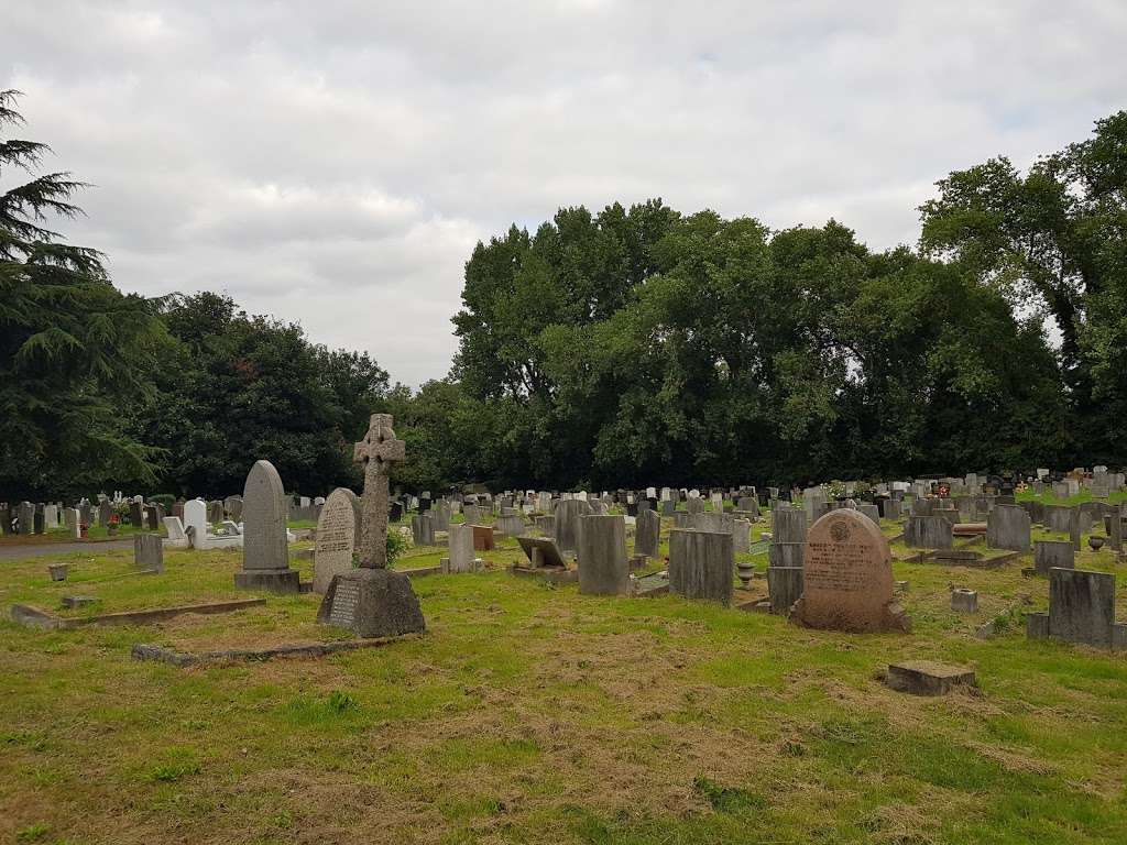 Charlton Cemetery | Cemetery Ln, Charlton, London SE7 8DZ, UK | Phone: 020 8854 0235