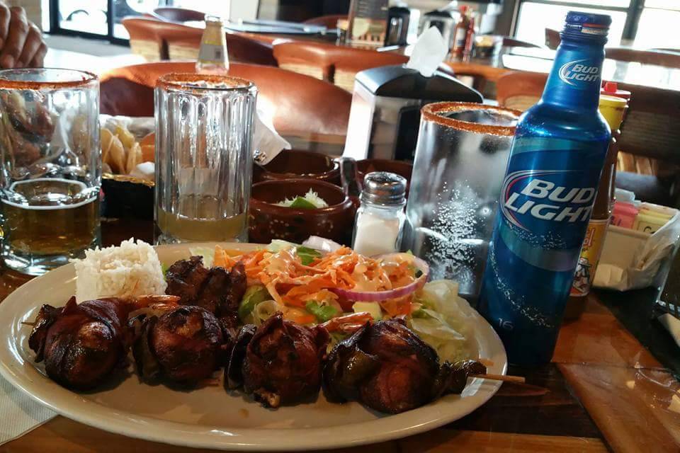 La Laguna Mariscos and Sushi | 4205 Jaime Zapata Memorial Hwy #33, Laredo, TX 78043, USA | Phone: (956) 568-1980