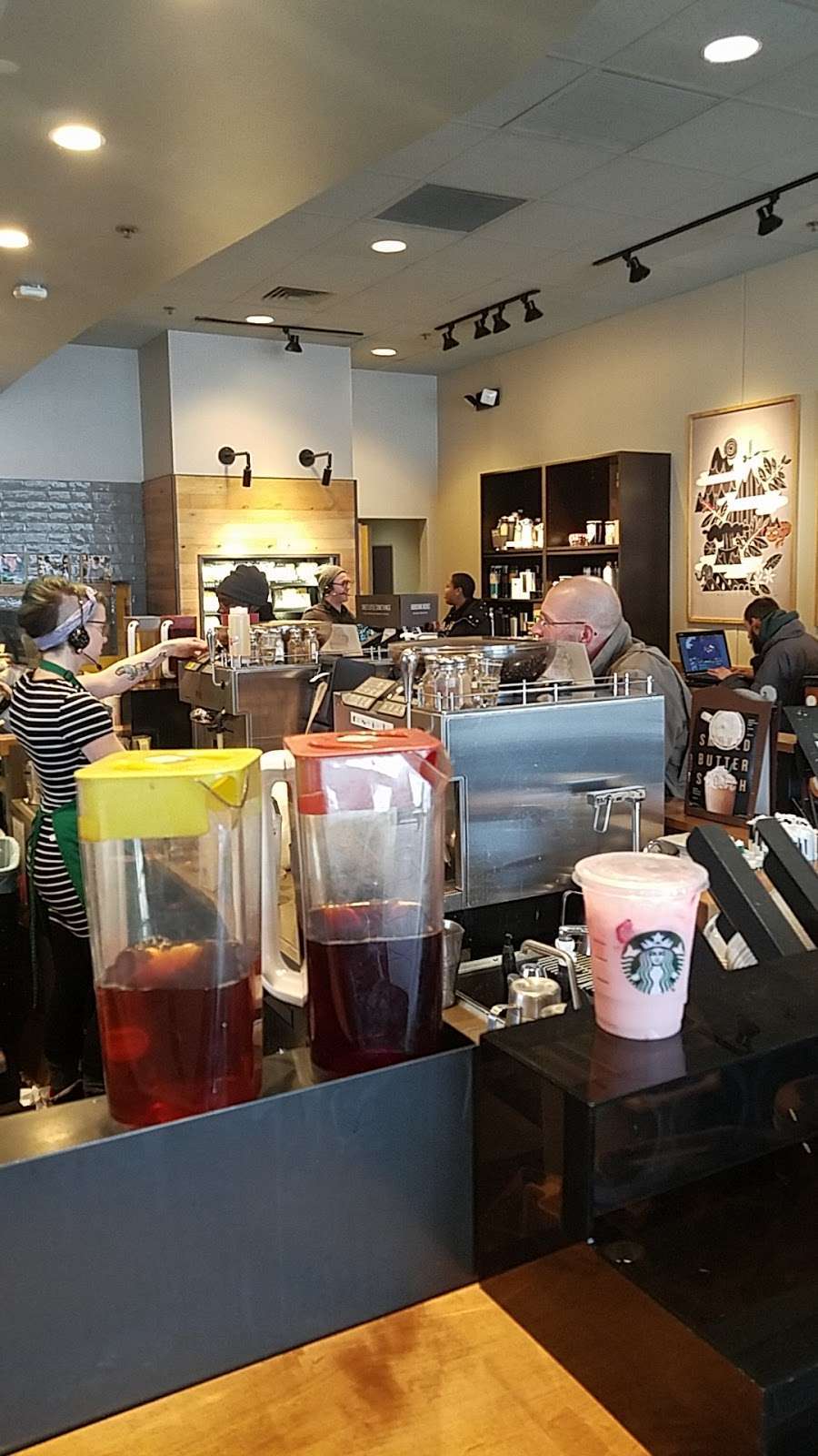 Starbucks | 1480 N Orchard Rd Suite B1, Aurora, IL 60506 | Phone: (630) 907-0348