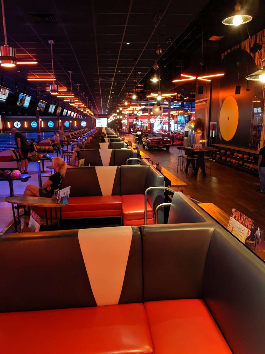 Bowlero North Scottsdale | 7000 E Mayo Blvd #19, Phoenix, AZ 85054, USA | Phone: (480) 909-3600