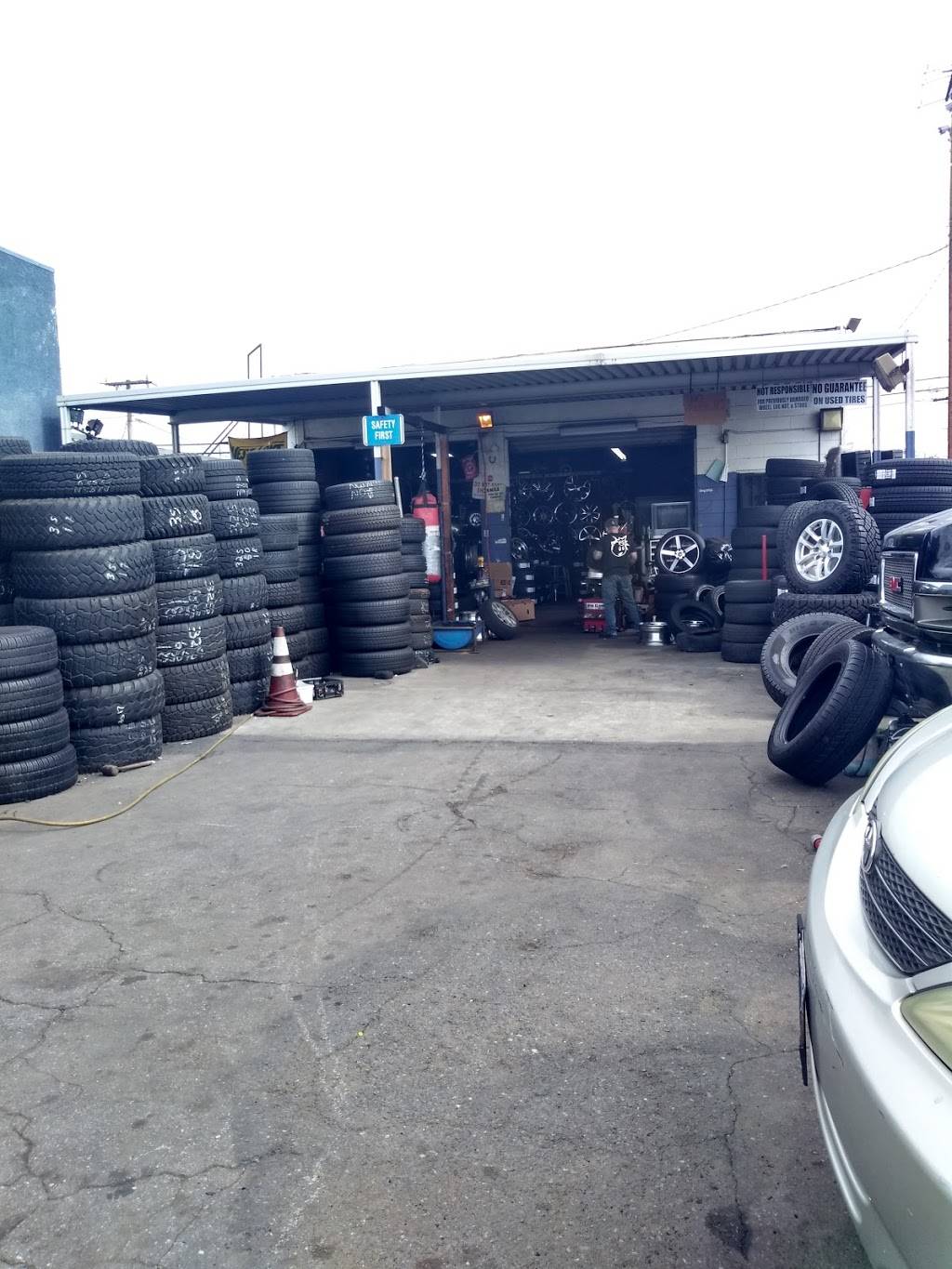 Tires & Wheels Rines Y Llantas | East Los Angeles, CA 90022, USA | Phone: (323) 887-3734