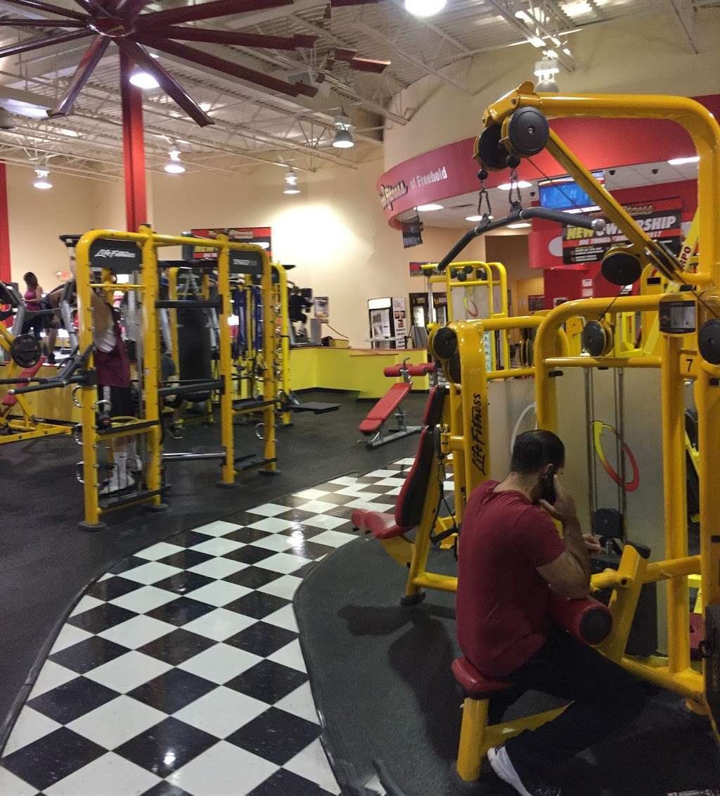 Retro Fitness | 300 Business Park Dr, Freehold, NJ 07728 | Phone: (732) 863-1111