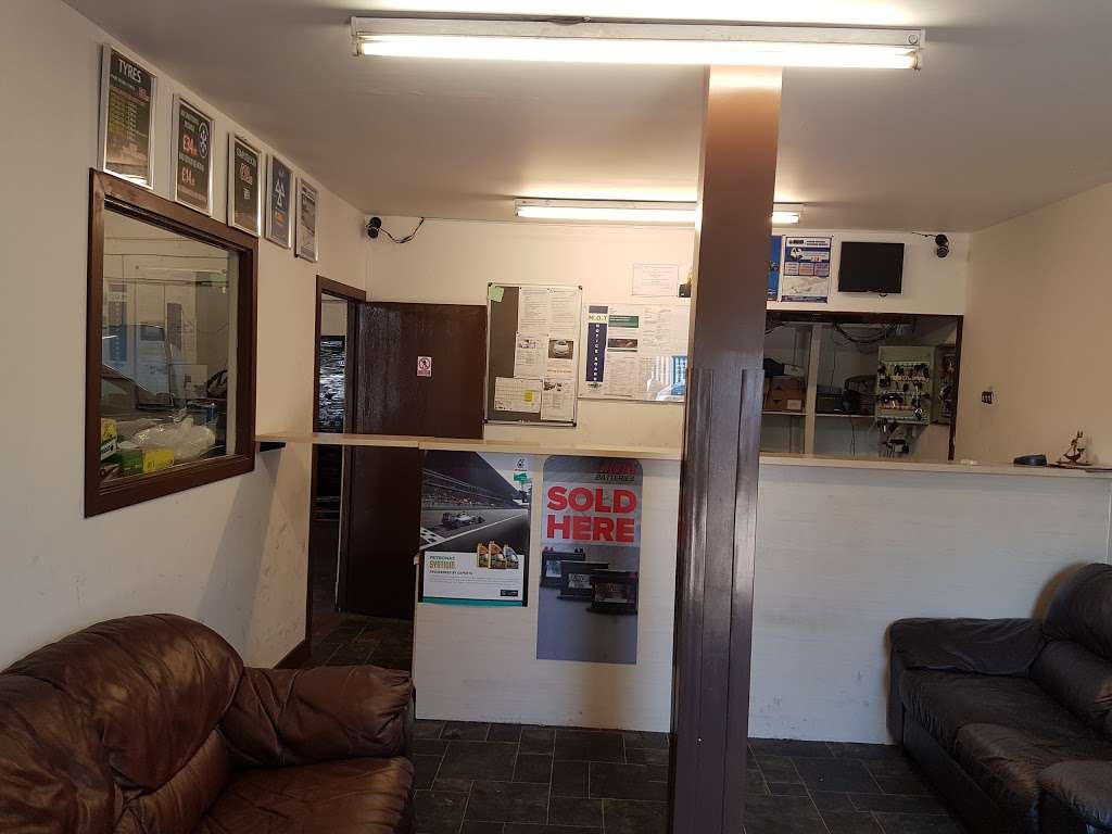 OneStop Auto Centre | 1, 71-73 Nathan Way, Thamesmead, London SE28 0BQ, UK | Phone: 020 8854 8382