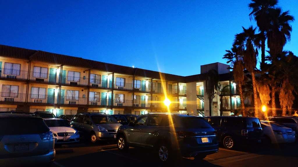 Days Inn by Wyndham Anaheim Near the Park | 800 S Beach Blvd, Anaheim, CA 92804, USA | Phone: (714) 243-8049