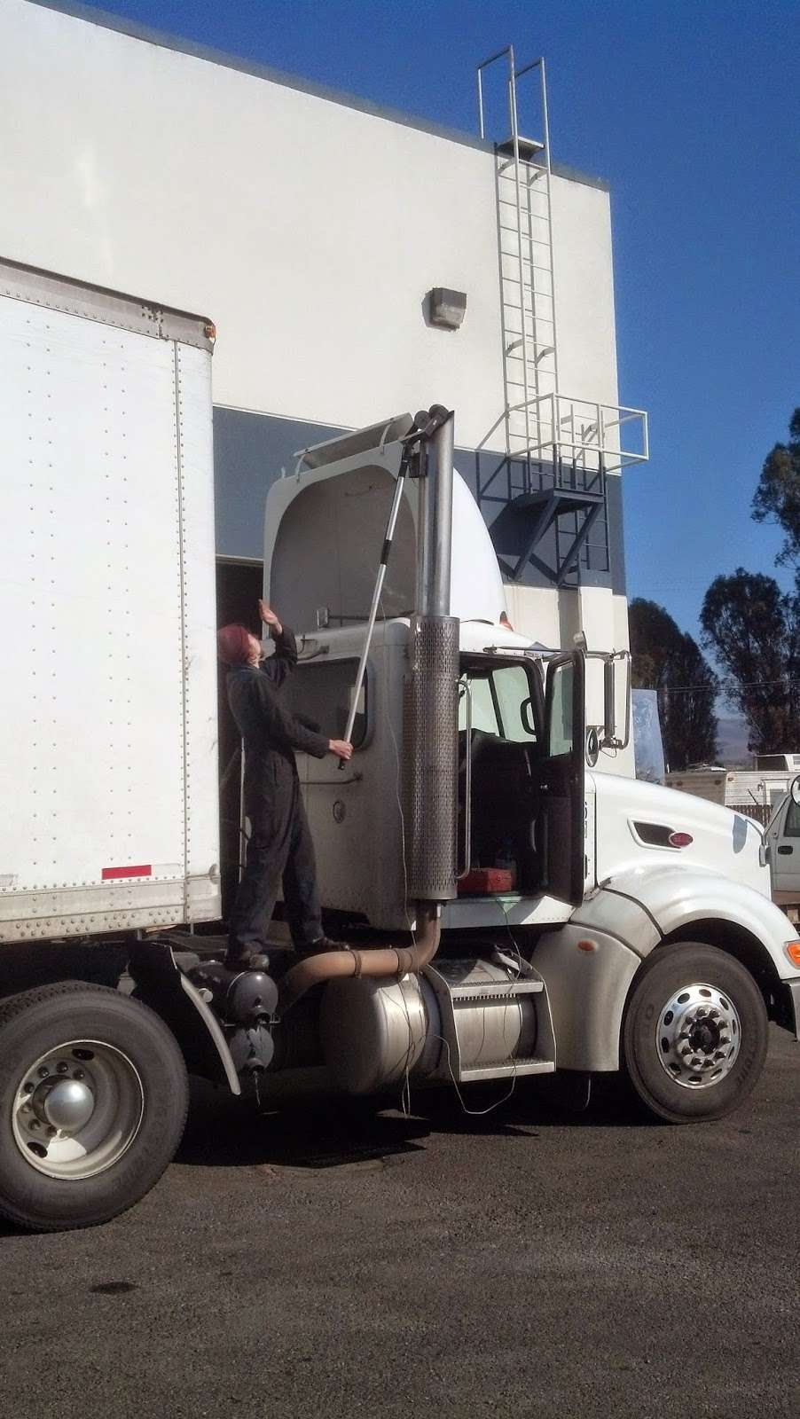 Truck Shop & Equipment Services | 164 Camino Oruga, Napa, CA 94558, USA | Phone: (707) 224-1584