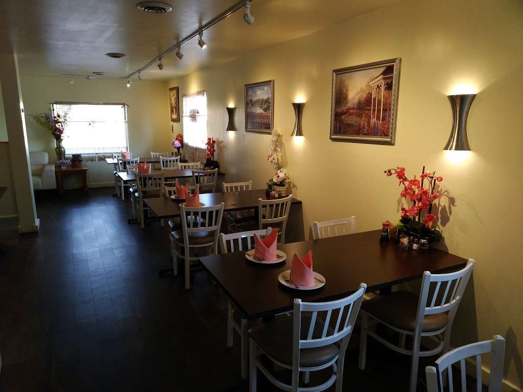 Bangkok Thai and Sushi | 2103 Calumet Ave, Valparaiso, IN 46383 | Phone: (219) 465-8810