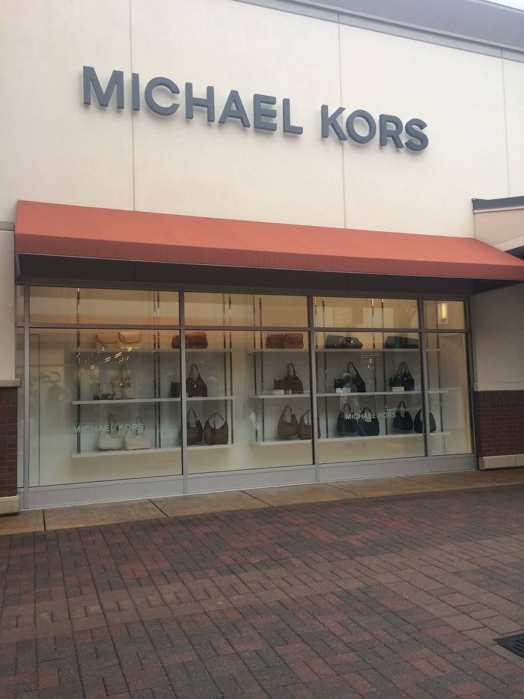 Michael Kors Outlet | 3925 Eagan Outlets Pkwy Suite 860, Eagan, MN 55122, USA | Phone: (651) 361-1091