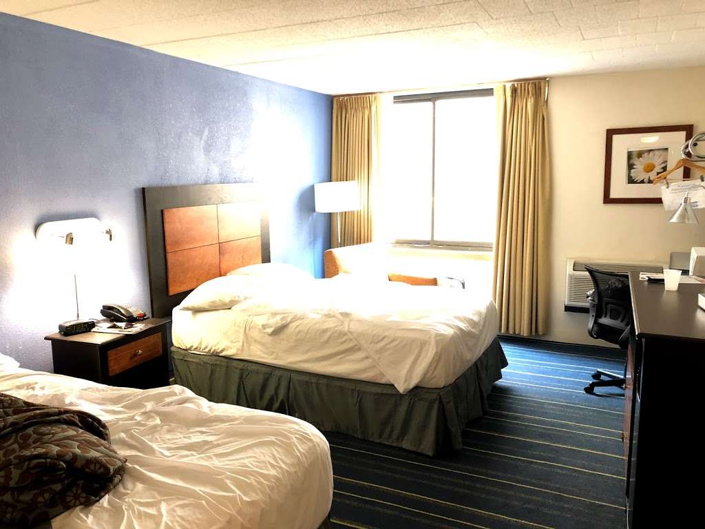 Days Hotel by Wyndham Allentown Airport / Lehigh Valley | 3400 Airport Rd, Allentown, PA 18109 | Phone: (610) 674-0733