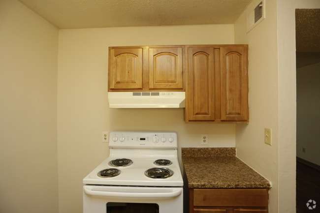 Crestwood Apartments | 2100 N 57th St, Kansas City, KS 66104 | Phone: (913) 596-7310