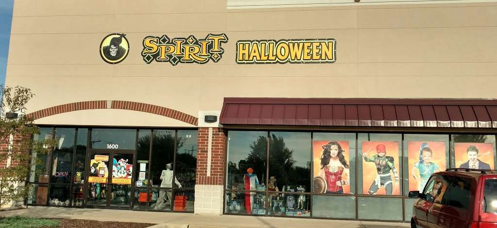 Spirit Halloween | 3392 Shoppers Dr, McHenry, IL 60051 | Phone: (866) 586-0155