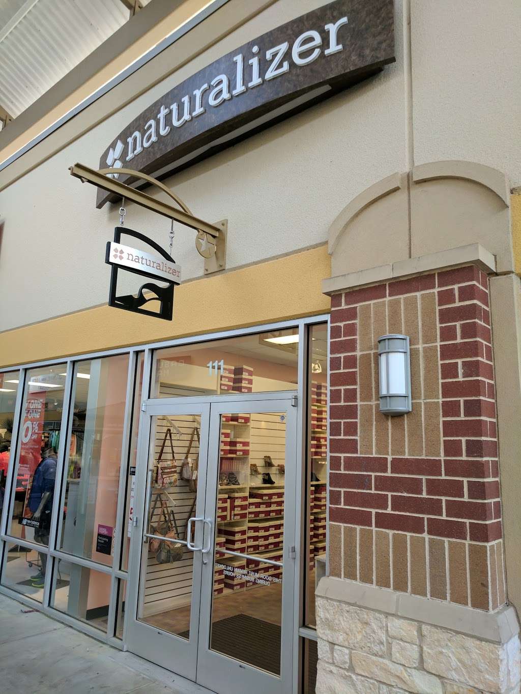 naturalizer shoes outlet near me