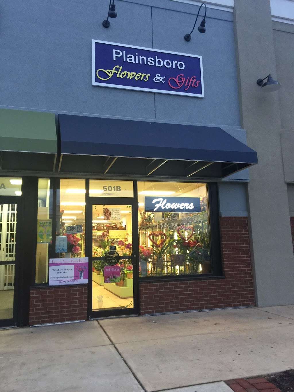 Plainsboro Flowers & Gifts | 10 Schalks Crossing Rd, Plainsboro Township, NJ 08536, USA | Phone: (609) 799-8220