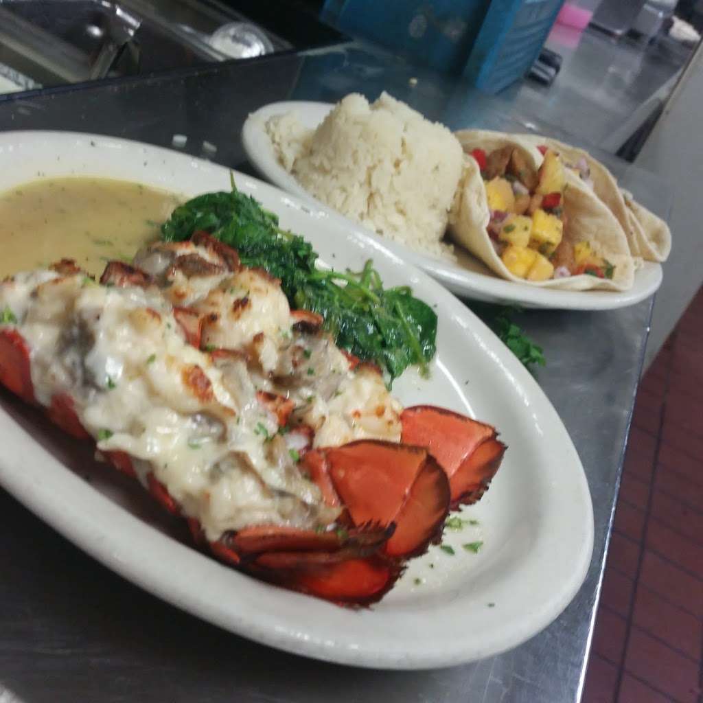 White Rhino Bar & Grill | 101 East Joliet Street, Dyer, IN 46311 | Phone: (219) 864-9200