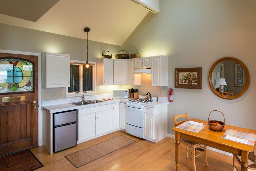 Cottages on the Bay | 12788 Sir Francis Drake Blvd, Inverness, CA 94937, USA | Phone: (415) 663-9696