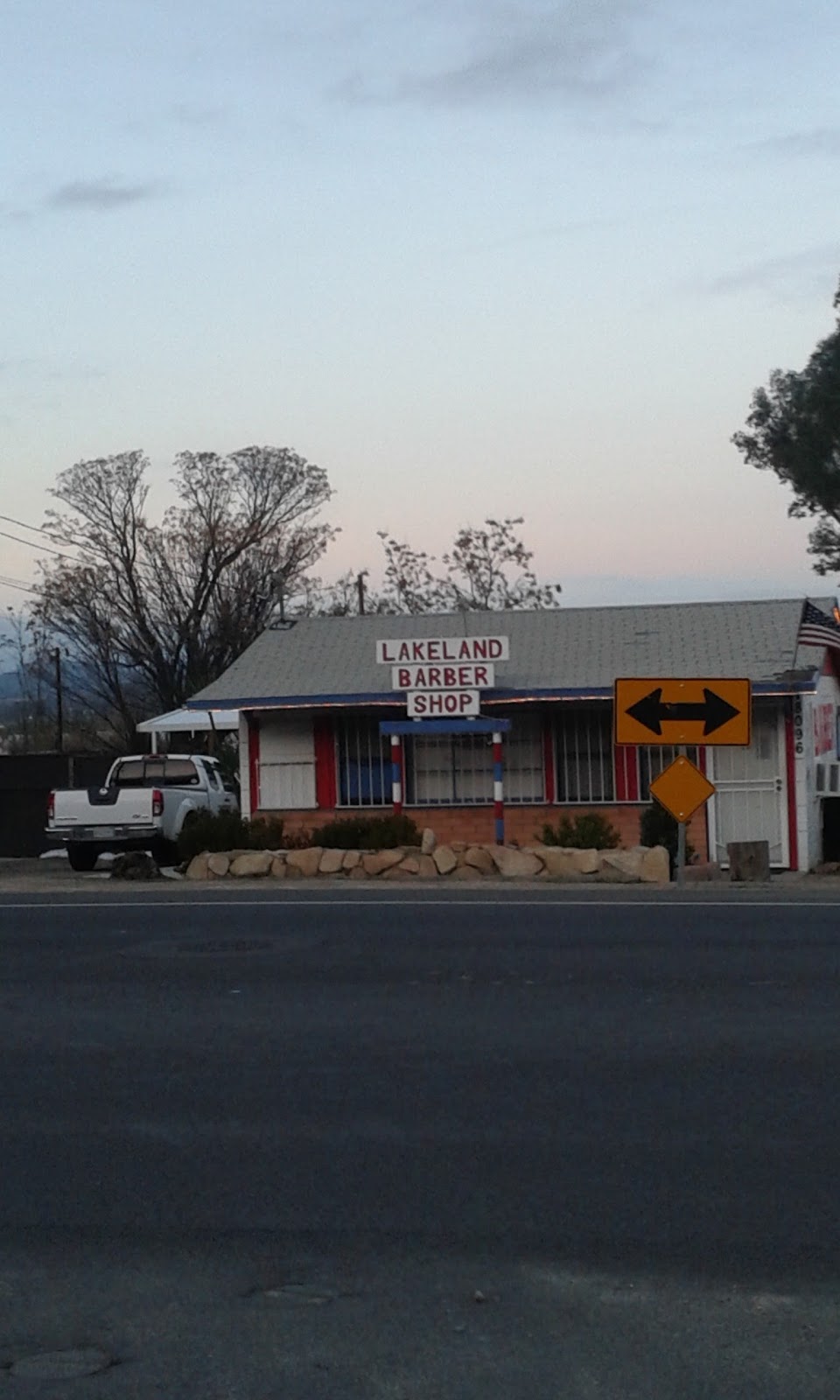 lakeland barber shop | 18098, 18096 Grand Ave, Lake Elsinore, CA 92530, USA | Phone: (951) 970-1826