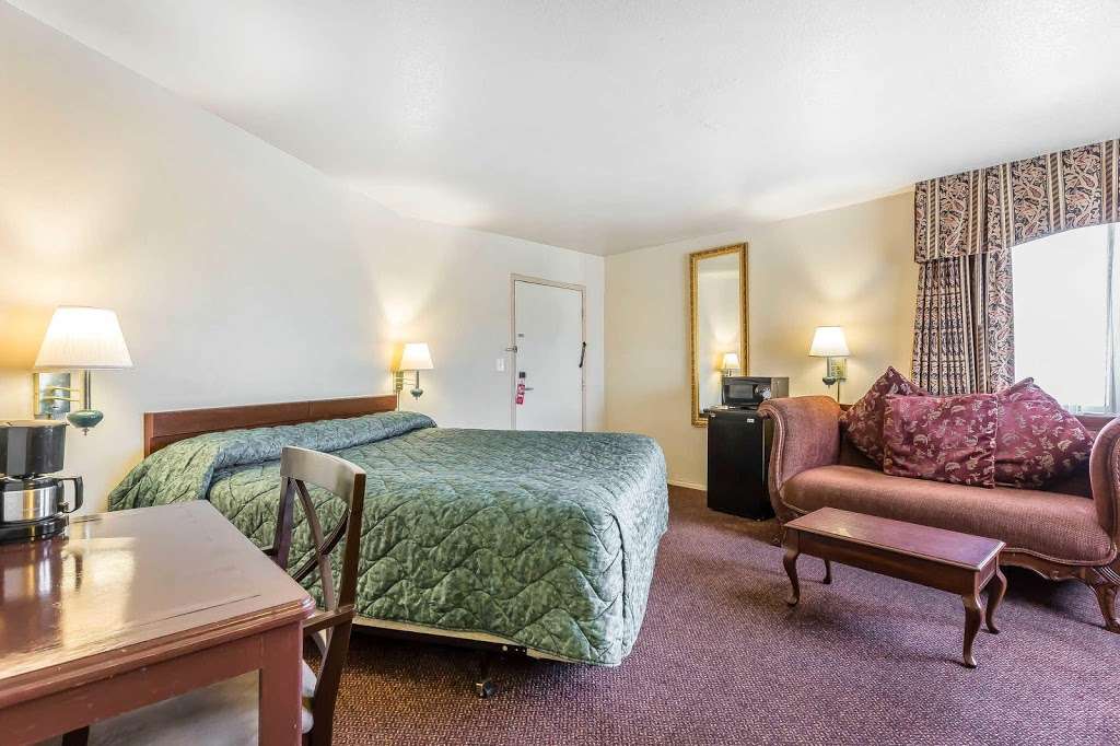 Rodeway Inn Magic Mountain Area | 31558 Castaic Rd, Castaic, CA 91384, USA | Phone: (661) 295-1100