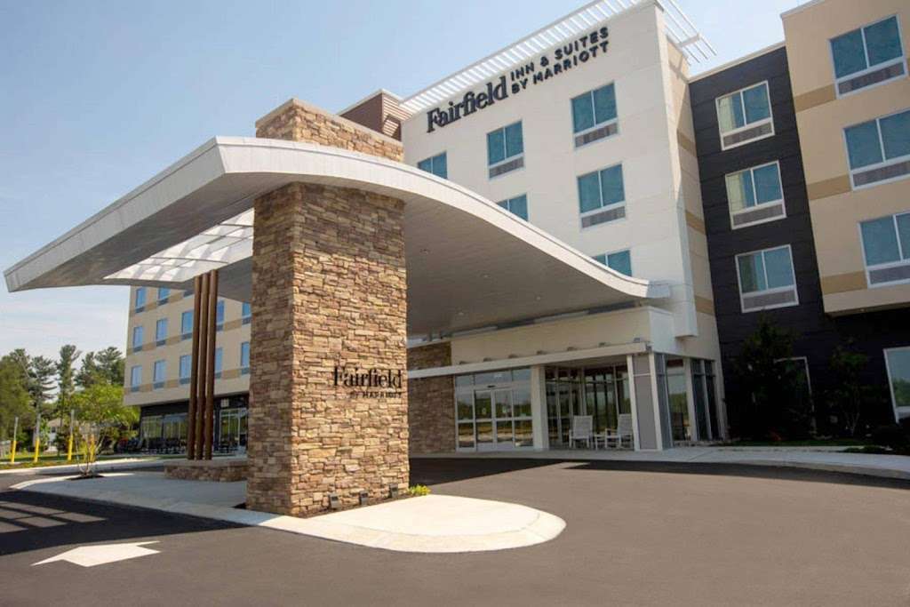 Fairfield Inn & Suites by Marriott Philadelphia Broomall/Newtown | 100 Lawrence Rd, Broomall, PA 19008 | Phone: (610) 355-2335