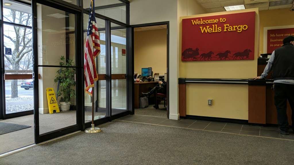 Wells Fargo Bank | 2145 NJ-35, Holmdel, NJ 07733 | Phone: (732) 739-6300