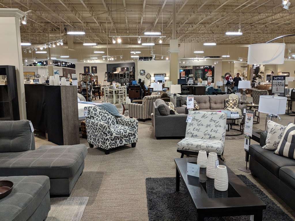 Ashley HomeStore | 829 N Alafaya Trail, Waterford Lakes Pkwy, Orlando, FL 32828 | Phone: (407) 382-1505