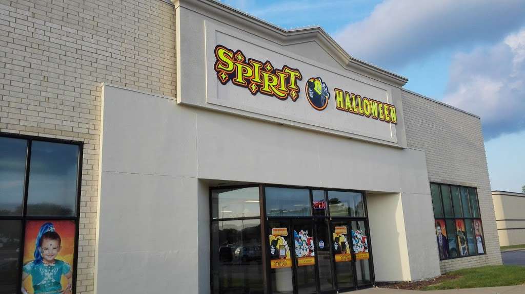 Spirit Halloween | 4820 S 4th St, Leavenworth, KS 66048, USA | Phone: (866) 586-0155