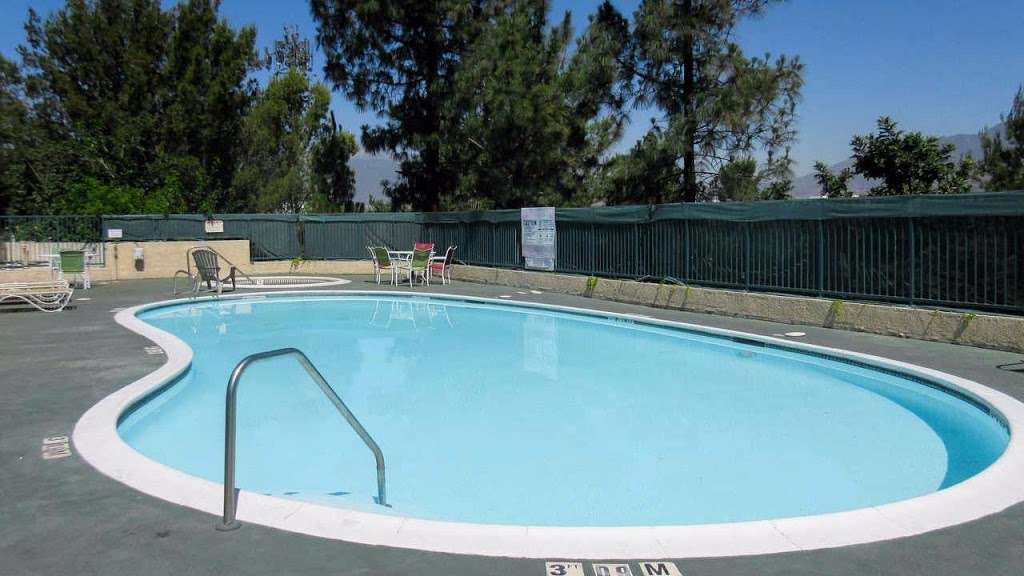 San Bernardino Inn And Suites | 2000 Ostrems Way, San Bernardino, CA 92407, USA | Phone: (909) 880-8425