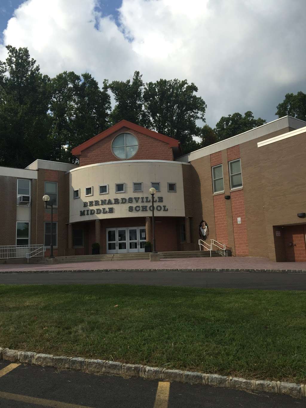 Bernardsville Middle School | 141 Seney Dr, Bernardsville, NJ 07924, USA | Phone: (908) 204-1916
