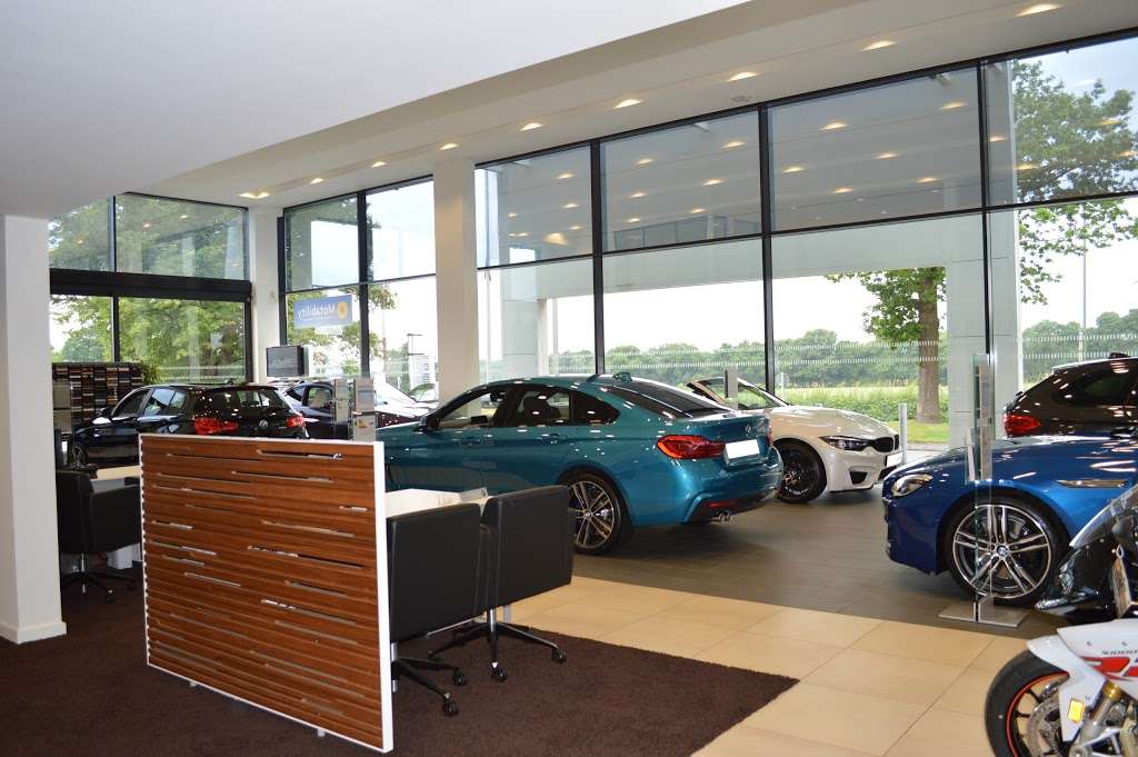 Vines of Redhill BMW | 12 Bonehurst Rd, Salfords, Redhill RH1 5EP, UK | Phone: 01293 772000