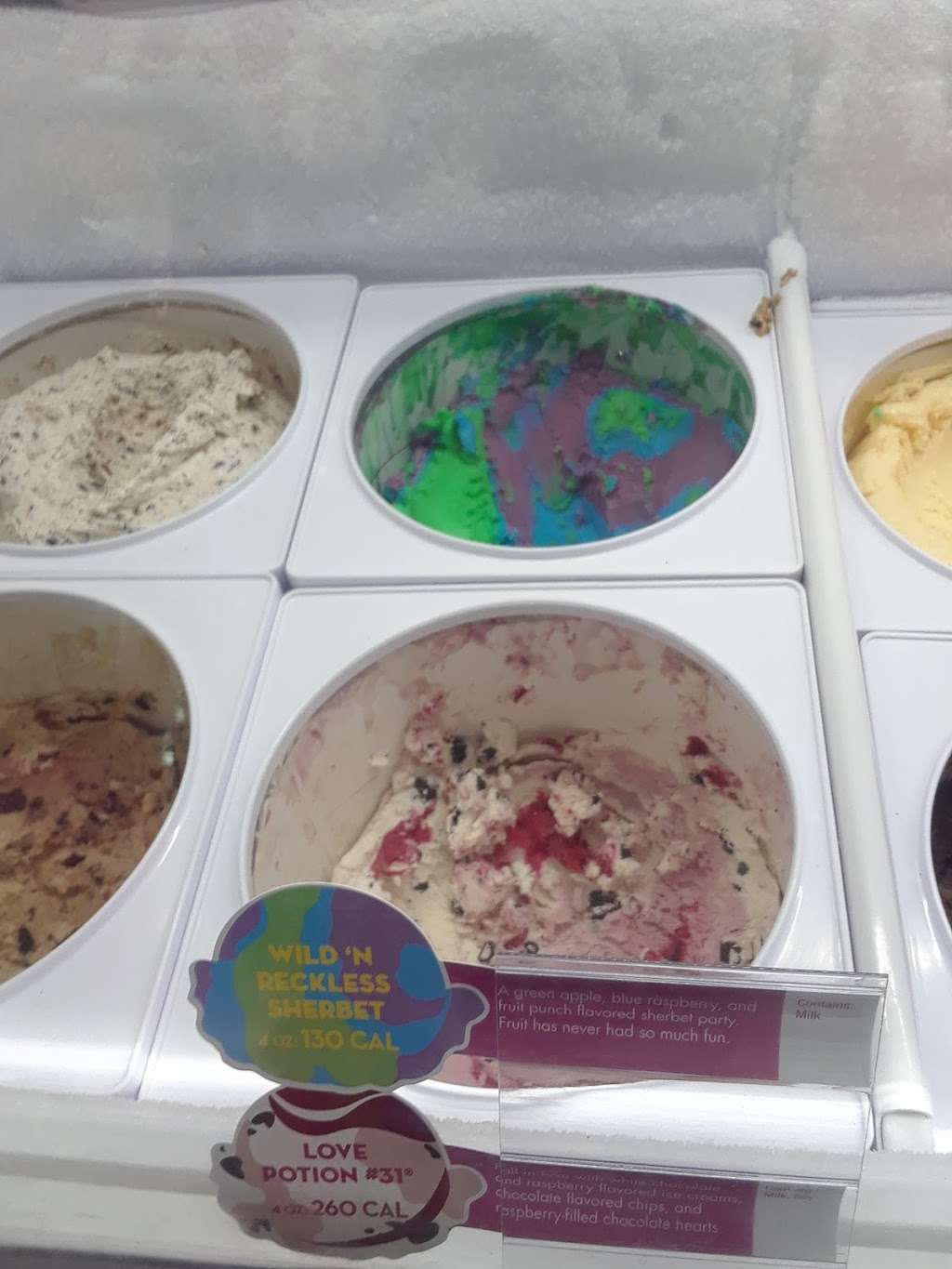 Baskin-Robbins | 616 Ventura St, Fillmore, CA 93015, USA | Phone: (805) 625-7171