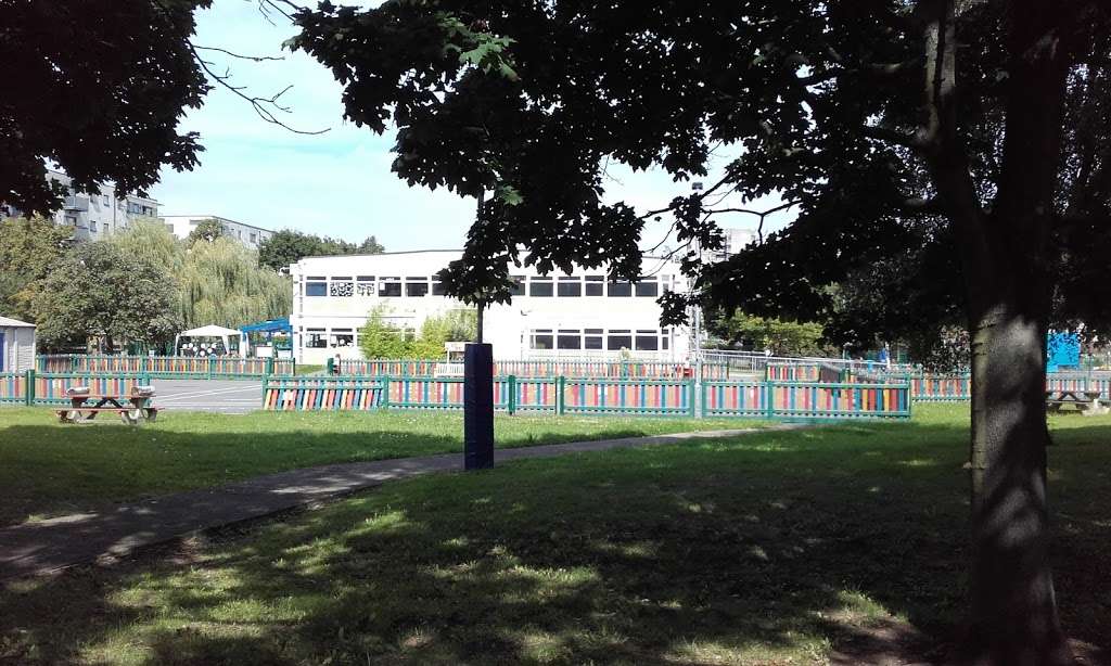 Willow Bank Primary School | Seacourt Rd, Thamesmead, London SE2 9XB, UK | Phone: 020 8320 1900