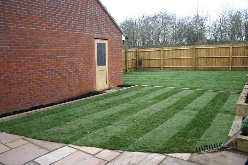 Cura Landa Lawn Care | 24 Perry Rd, Dunmow CM6 3GL, UK | Phone: 07581 741671