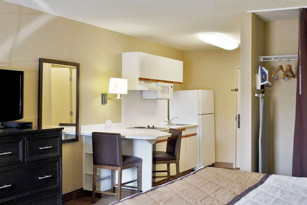 Extended Stay America Hotel Chicago - Naperville East | 1827 Centre Point Cir, Naperville, IL 60563, USA | Phone: (630) 577-0200