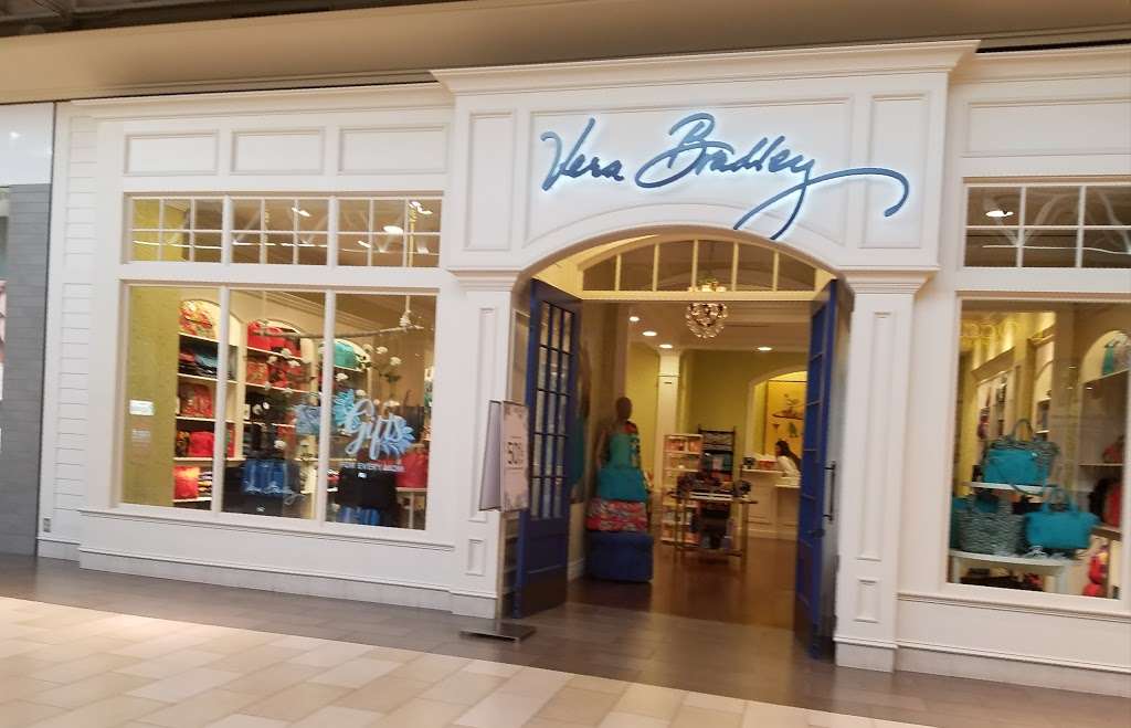 Vera Bradley | 510 Christiana Mall, Newark, DE 19702 | Phone: (302) 733-0880