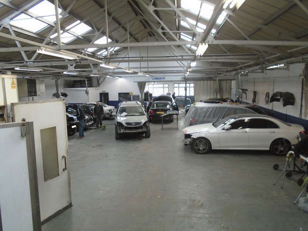 Streamline Accident Repair Centre Ltd | 10-12 Dalston Gardens, Stanmore HA7 1BU, UK | Phone: 020 8206 0431