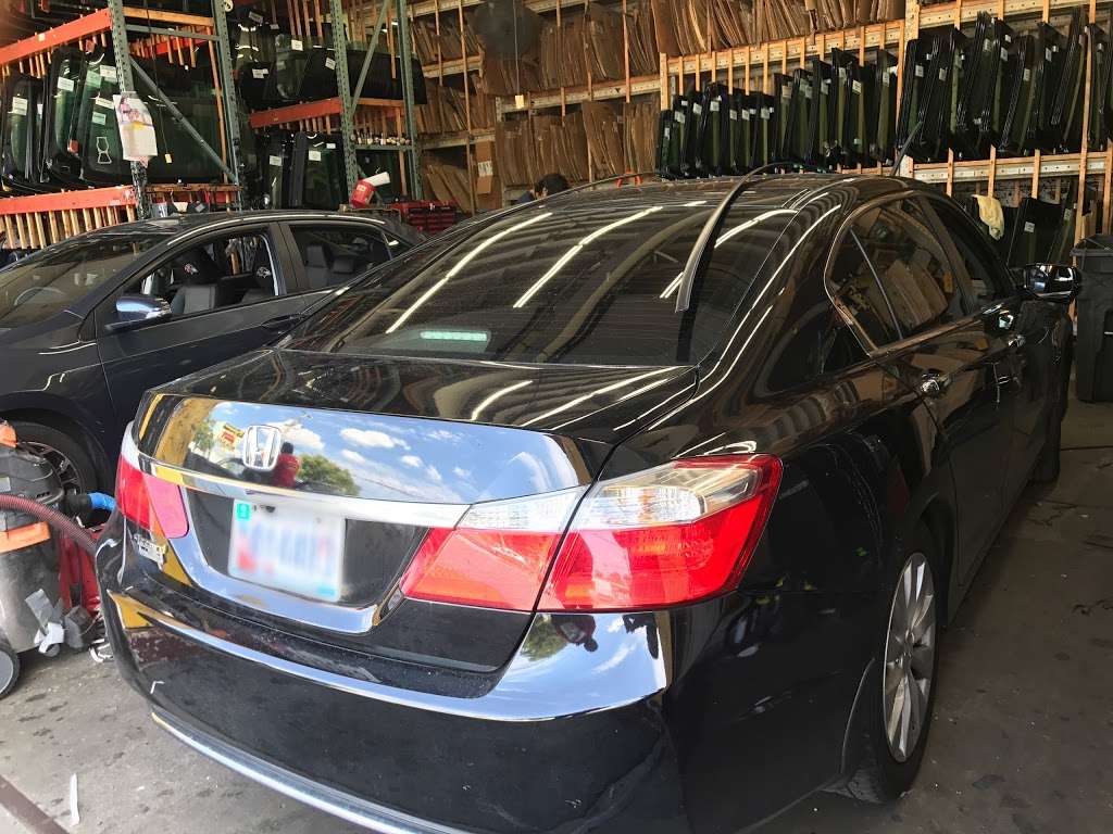 Professional Auto Glass | 5601 Kenilworth Ave, Riverdale, MD 20737, USA | Phone: (301) 887-1100