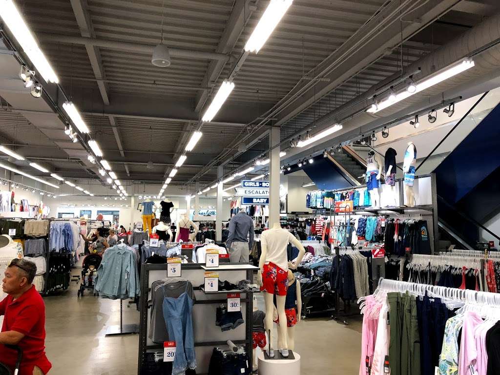 Old Navy | 8001 South Orange Blossom Trail, Orlando, FL 32809, USA | Phone: (407) 812-7311