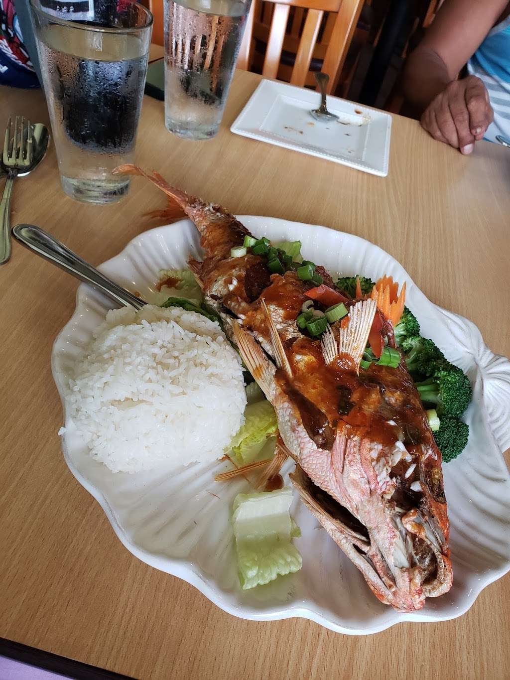 Viman Thai Cuisine | 500 E MacDade Boulevard, Folsom, PA 19033 | Phone: (484) 494-0525