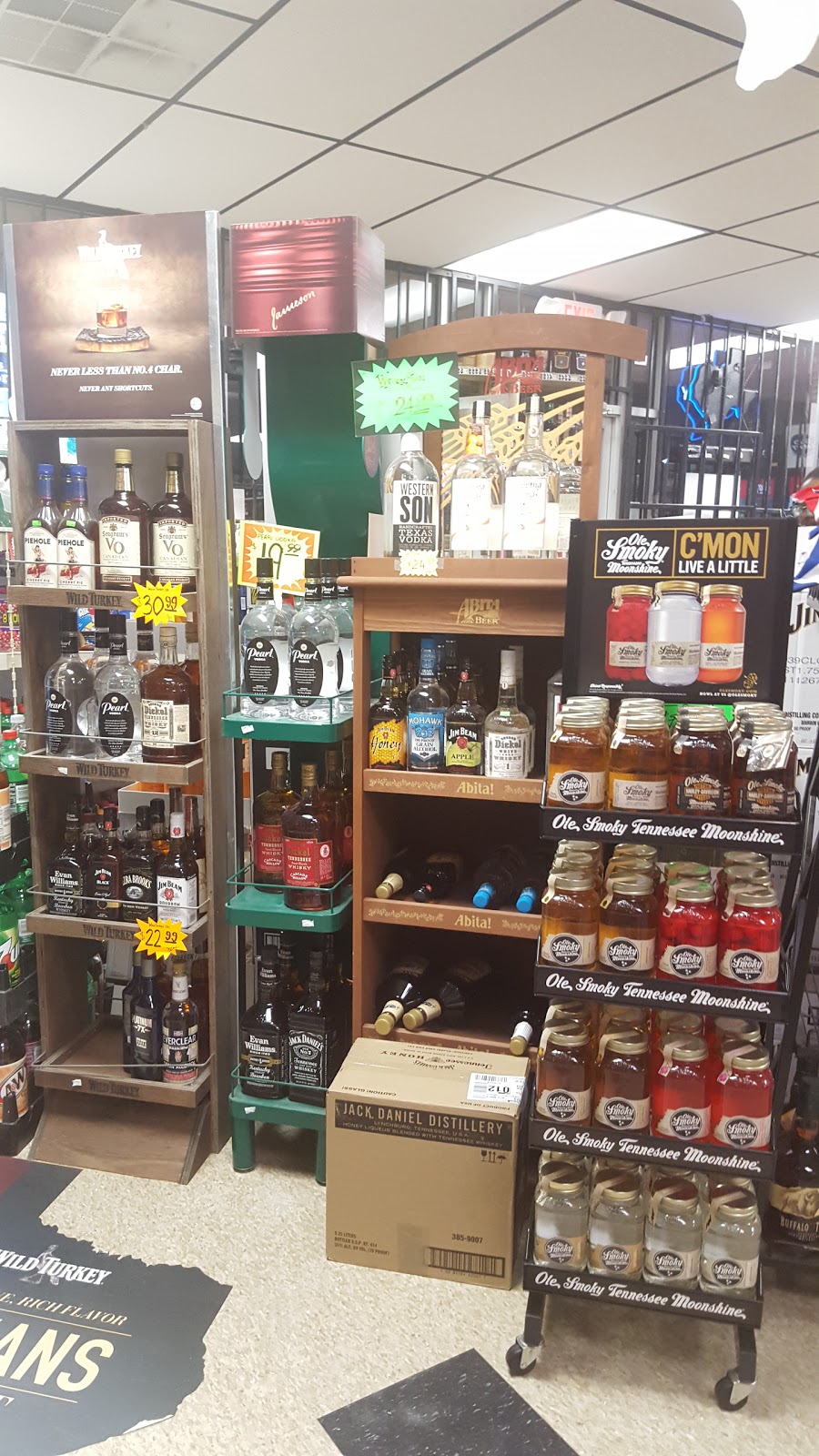 Liquor Hut | 9235 TX-146, Baytown, TX 77523, USA | Phone: (281) 576-0500