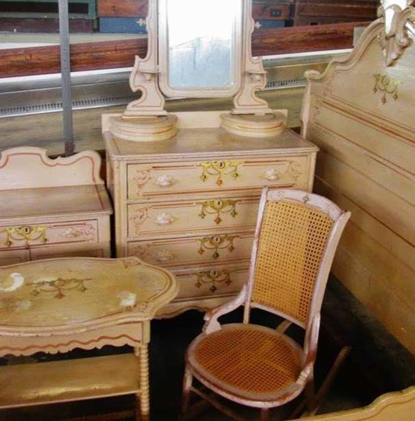 Antiques To Present | 1071 PA-100, Bechtelsville, PA 19505 | Phone: (484) 415-7994