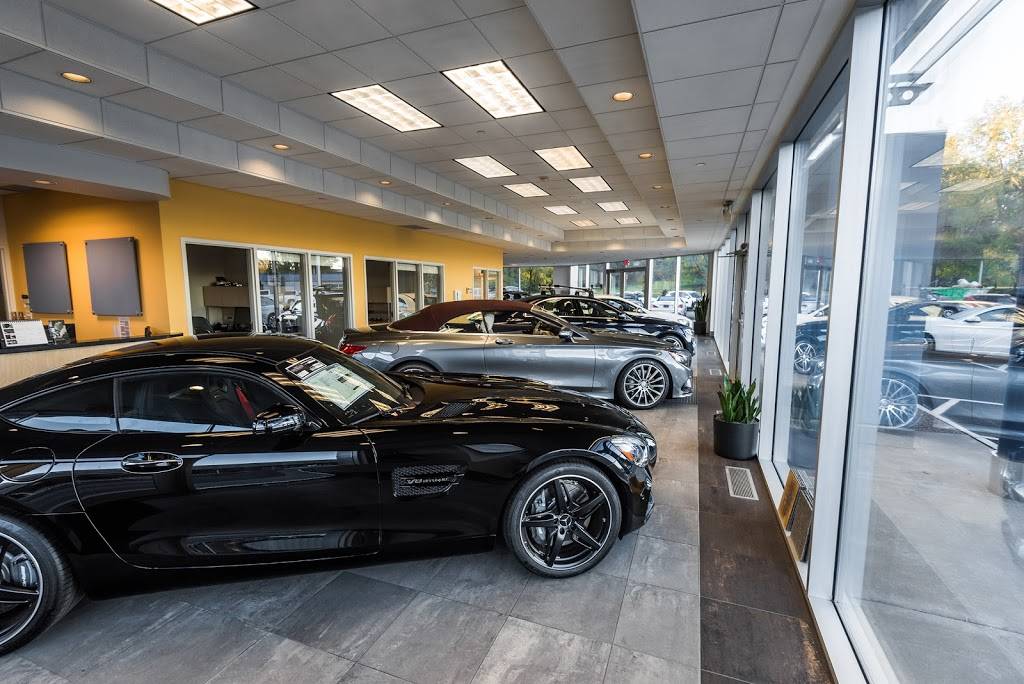 Mercedes-Benz of St. Paul, 2780 Maplewood Dr, Maplewood, MN 55109, USA