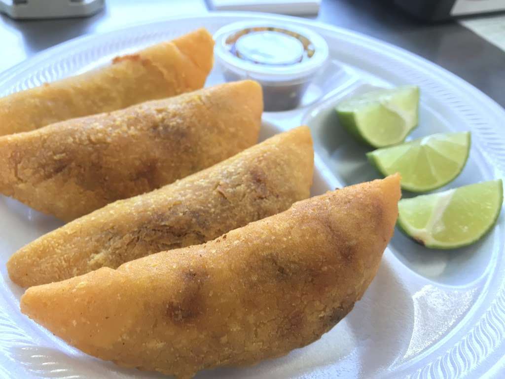 Los Cipotes Food Truck | 5805 W Irlo Bronson Memorial Hwy, Kissimmee, FL 34746, USA | Phone: (407) 502-8202