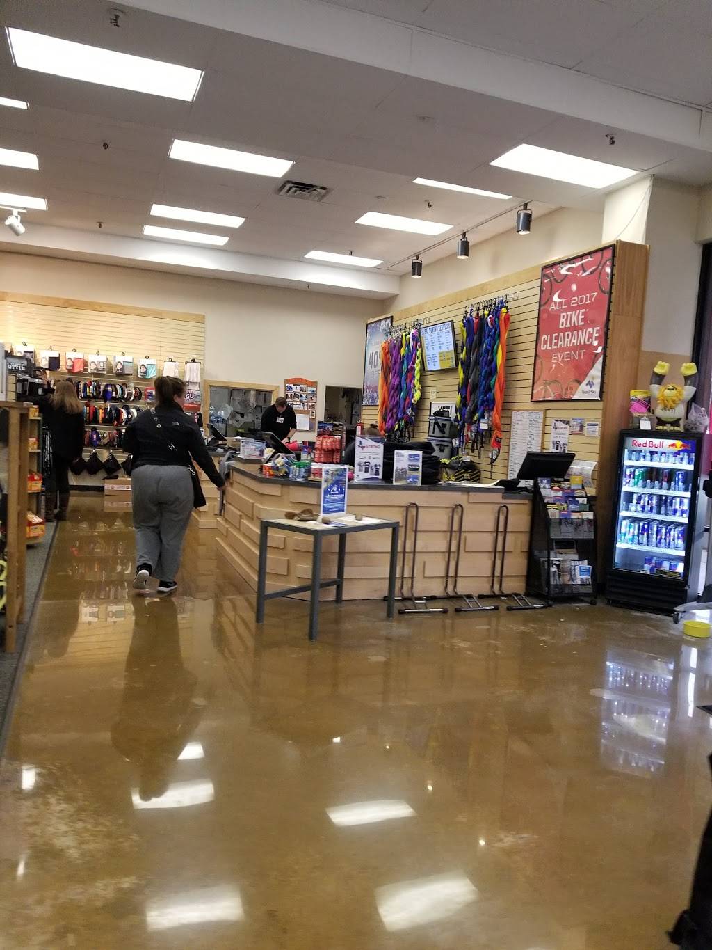 Sun & Ski Sports | 2438 W Anderson Ln, Austin, TX 78757, USA | Phone: (512) 467-2782