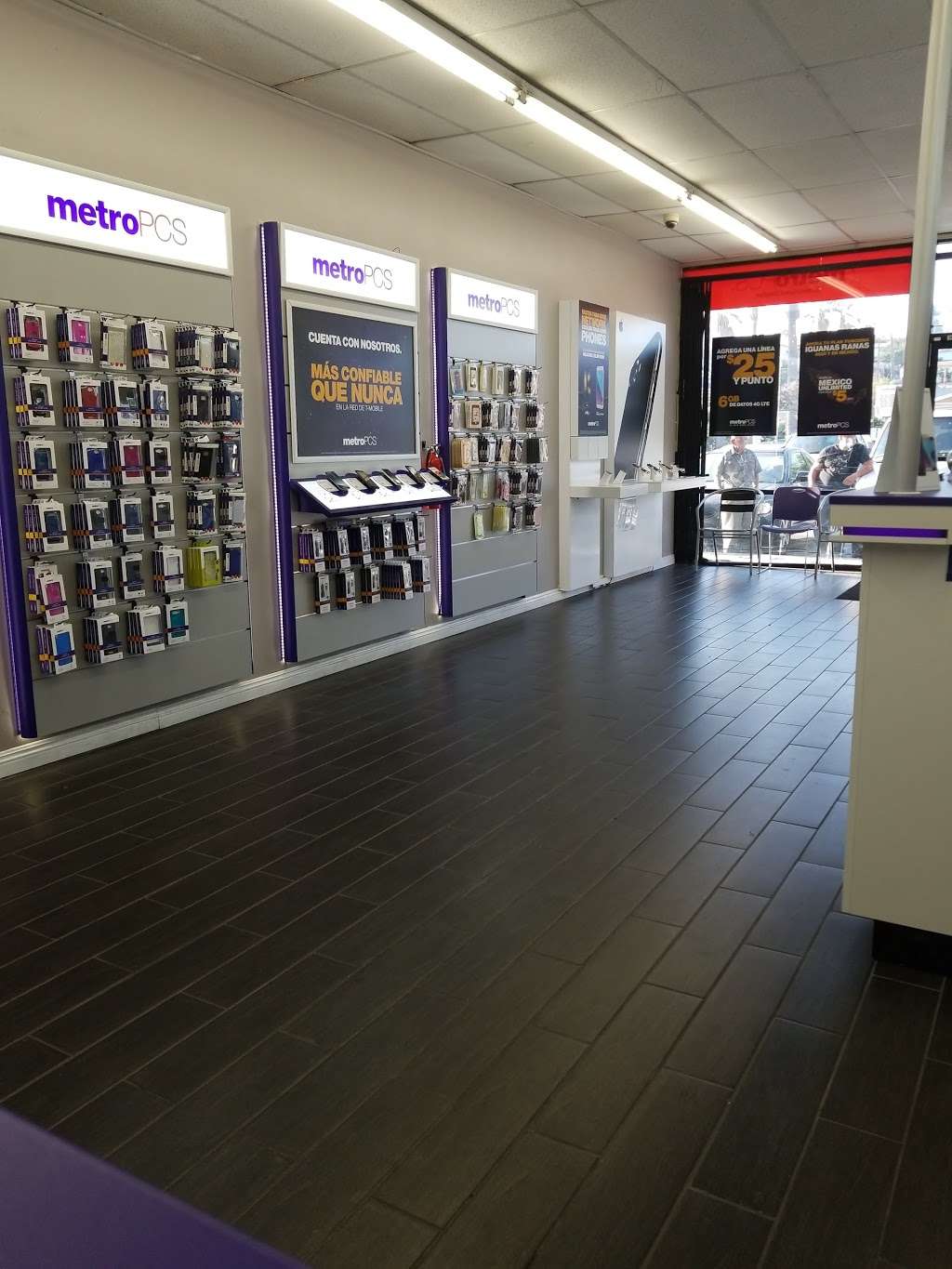 Metro by T-Mobile | 3468 East Cesar E Chavez Avenue, Los Angeles, CA 90063, USA | Phone: (323) 264-5400