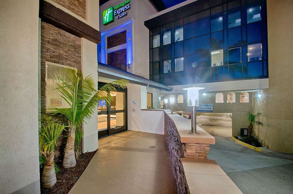 Holiday Inn Express & Suites Costa Mesa | 2070 Newport Blvd, Costa Mesa, CA 92627 | Phone: (949) 631-6000