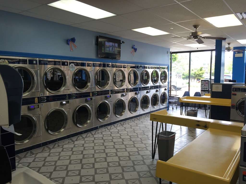 Easy Breezy Laundry & Dry Cleaning | 2807 W Lawrence Ave, Chicago, IL 60625, USA | Phone: (773) 989-1891